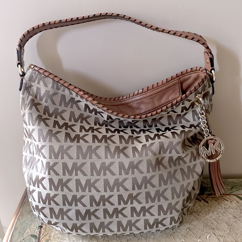 AUTHENTIC MICHAEL KORS MONOGRAM HOBO BAG